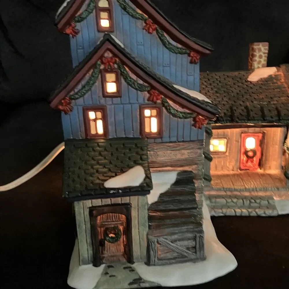Santa's Workbench 2001 Collection Crooked Creek Cabin Victorian Series With Box